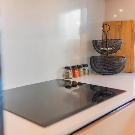 Designer In Aviatiei Tower Apartman