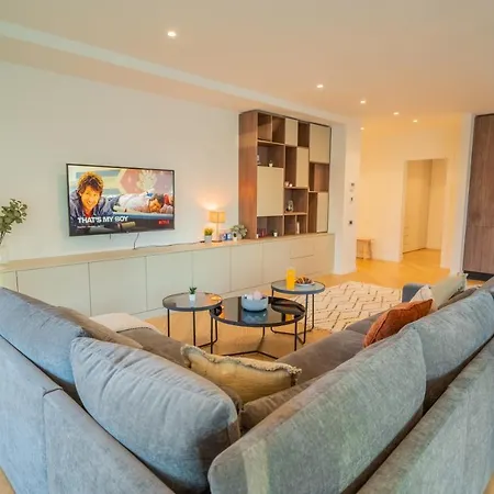 Designer In Aviatiei Tower Apartmán