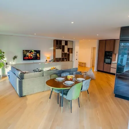 Designer In Aviatiei Tower Apartmán