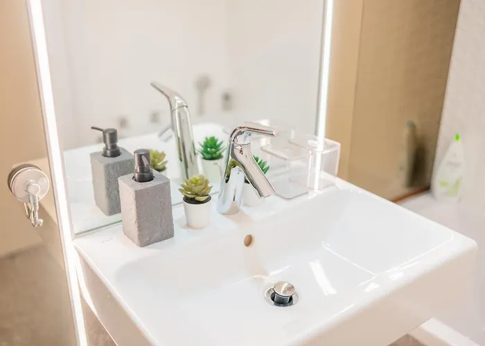 Designer In Aviatiei Tower Apartment *